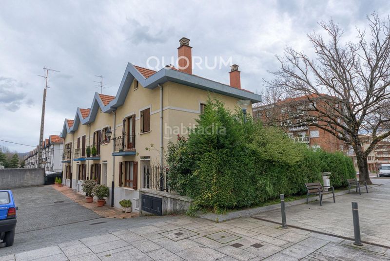 Foto 4d64b5d4-bfe6-4618-8918-e7203a6dbbe5. Casa a schiera con riscaldamento parcheggio in San Miguel Basauri
