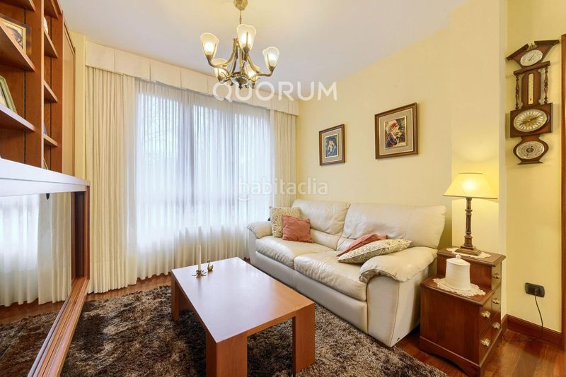 Foto b08d7549-1416-471b-8b10-93b38578345c. Casa a schiera con riscaldamento parcheggio in San Miguel Basauri