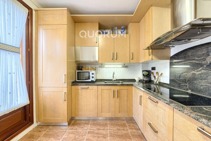 Foto e0f74e7b-a6f4-4436-80b1-36506e2a0373. Casa a schiera con riscaldamento parcheggio in San Miguel Basauri