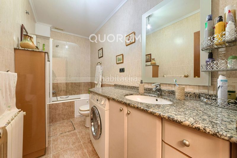 Foto f040a7cb-c900-4961-8b0a-938f9b2cc484. Casa a schiera con riscaldamento parcheggio in San Miguel Basauri