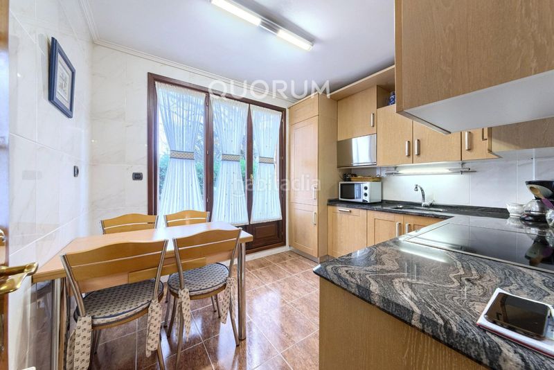 Foto ffa7d066-8819-407e-8fe1-2648f21f6e2c. Casa a schiera con riscaldamento parcheggio in San Miguel Basauri
