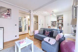 Appartement à Kalero-Basozelai. Precioso piso reformado de 2 dormitorios con balcón en zona baso