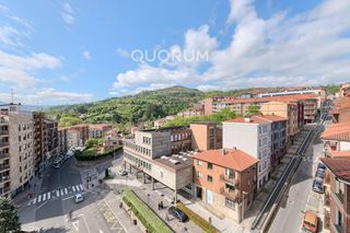 Appartement à Kalero-Basozelai. Piso muy luminoso con gran altura de 3 dormitorios y 2 baños con