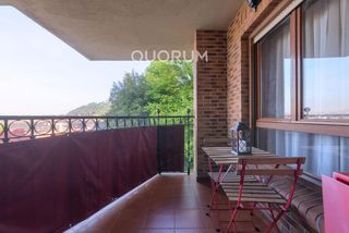 Flat in Galdakao. Piso amplio totalmente exterior de 3 dormitorios y 2 baños con a
