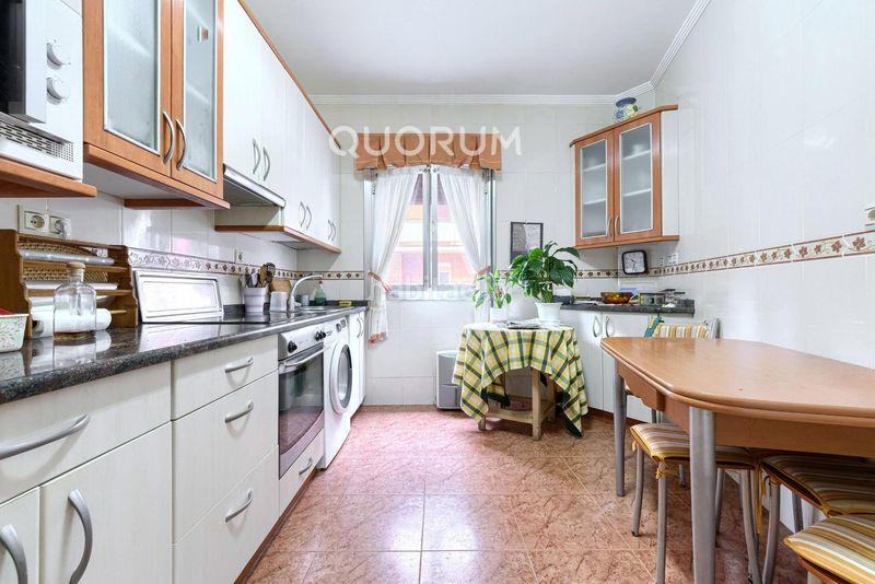 Foto c0cae0d4-0928-4626-9156-a55f53285624. Flat with heating in Centro-Ariz-Uribarri Basauri