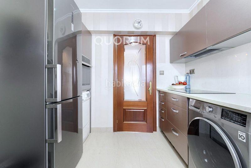 Foto 0df17231-adf7-4850-b364-37c3e42f2d55. Flat with heating in San Miguel Basauri
