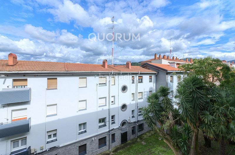 Foto dd762211-cda8-4f57-8a4a-cf9b8f9aba01. Flat with heating in San Miguel Basauri