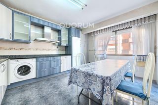 Etagenwohnung in Kalero-Basozelai. Piso luminoso para entrar a vivir de 2 dormitorios con ascensor