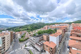 Etagenwohnung in Kalero-Basozelai. Piso de 2 dormitorios origen 3 y 2 baños con parcela de garaje,