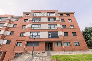Appartement à Arrigorriaga. Amplio piso de 3 dormitorios y 2 baños con parcela de garaje y t