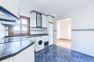 Appartement à Centro-Ariz-Uribarri. Piso muy luminoso para decorar a tu gusto de 3 dormitorios con t
