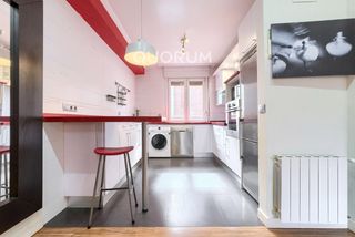 Appartement à Centro-Ariz-Uribarri. Preciosa vivienda luminosa de 2 dormitorios y 2 baños con balcón