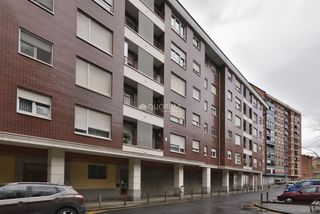 Flat in Kalero-Basozelai. Preciosa vivienda reformada de 2 dormitorios y 1 baño con ascens