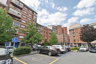 Appartement à Centro-Ariz-Uribarri. Piso amplio y céntrico con 3 dormitorios y 2 baños, balcón y asc
