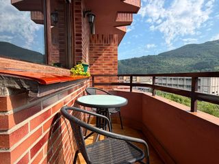 Pis a Centro-Ariz-Uribarri. Piso para entrar a vivir de 3 dormitorios y 2 baños con balcón,