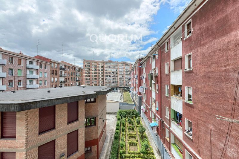 Foto 4d5dd326-f715-43d1-a404-faddf62bf56a. Flat with heating in Centro-Ariz-Uribarri Basauri
