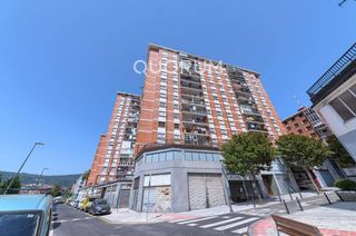 Piso en Pozokoetxe. Piso con vistas despejadas de 3 dormitorios con balcón y ascenso