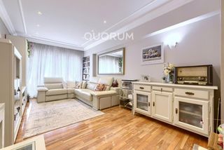 Flat in Centro-Ariz-Uribarri. Amplio piso para entrar a vivir de 3 dormitorios y 2 baños con a
