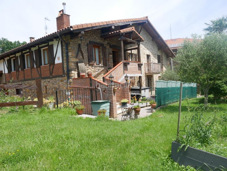 Foto cfe0f07c-4a60-46f9-8690-d501f394b25f. Casa adossada amb calefacció a Arrankudiaga / Zollo