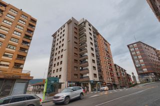 Appartamento in Kalero-Basozelai. Piso amplio de 3 dorm. con ascensor cota cero y balcón con facha