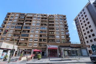 Piso en Kalero-Basozelai. Piso amplio y luminoso de 3 dormitorios con ascensor cota 0, tra