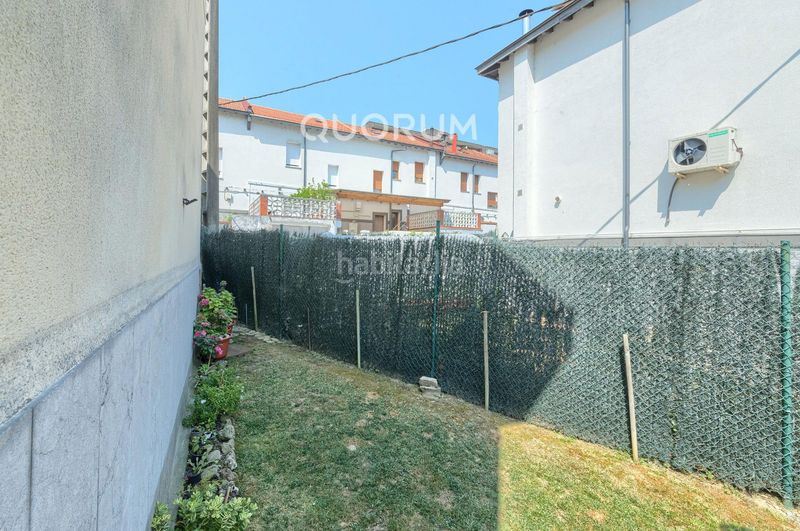 Foto 4f5b72c7-f771-4293-8ff1-7dc8b6771c7f. Casa adossada amb calefacció aparcament a San Miguel Basauri