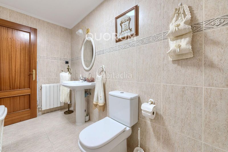 Foto aab12389-1a68-4383-8e79-d004546928d6. Casa adossada amb calefacció aparcament a San Miguel Basauri
