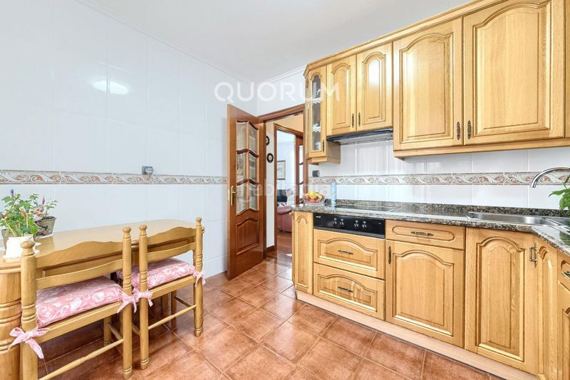 Foto d83dba18-aa3c-4e1b-bea1-a0ebb45f9b09. Casa adossada amb calefacció aparcament a San Miguel Basauri