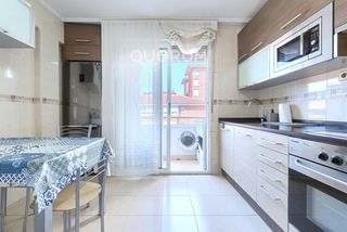 Flat in Kalero-Basozelai. Piso luminoso reformado de 3 dormitorios con ascensor y balcón e