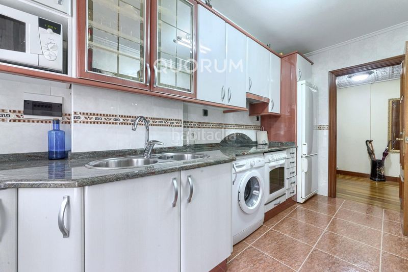 Foto 0a57d3dd-ee06-44fb-8d46-87cc9923d0ec. Flat with heating in Centro-Ariz-Uribarri Basauri