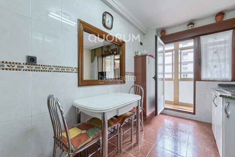Foto f92e77f2-0a53-45d1-9783-e032b8d86c65. Flat with heating in Centro-Ariz-Uribarri Basauri