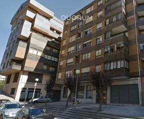 Local commercial à Etxebarri, Anteiglesia de San Esteban. Local acondicionado en zona avenida en venta y alquiler