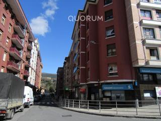 Parking voiture à Etxebarri, Anteiglesia de San Esteban. Parcela de garaje abierta con trastero en el centro de etxebarri