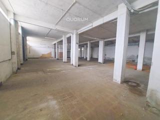 Lloguer Local Comercial a La Peña. Amplio local para cualquier tipo de actividad en la peña