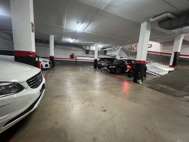 Foto 9ee0001a-27e1-4253-8275-3d34f887d3a1. Car parking in El Camp de l´Arpa del Clot Barcelona