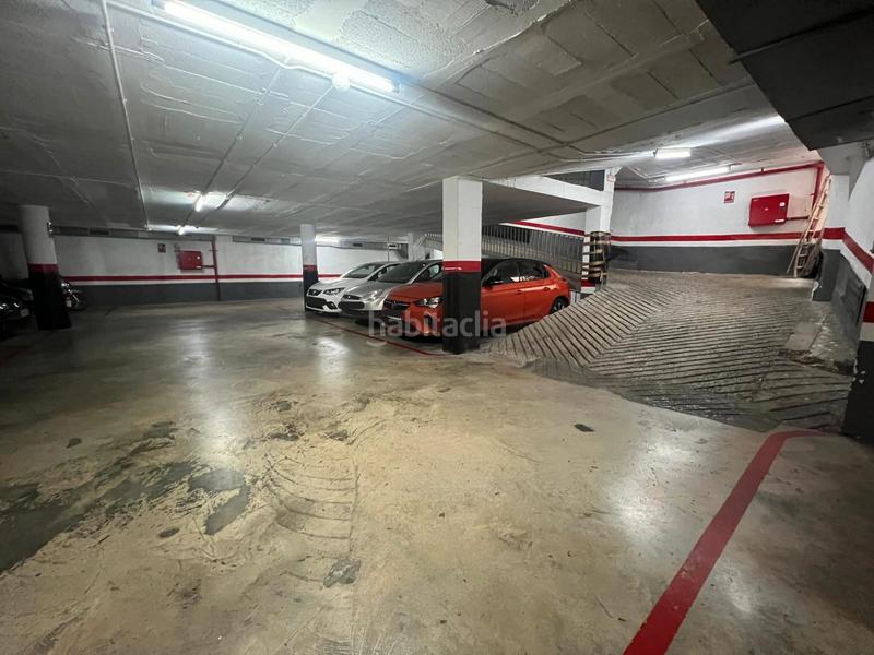 Foto f75d90b2-17c6-4c3b-a6af-a9ccb50672d3. Car parking in El Camp de l´Arpa del Clot Barcelona