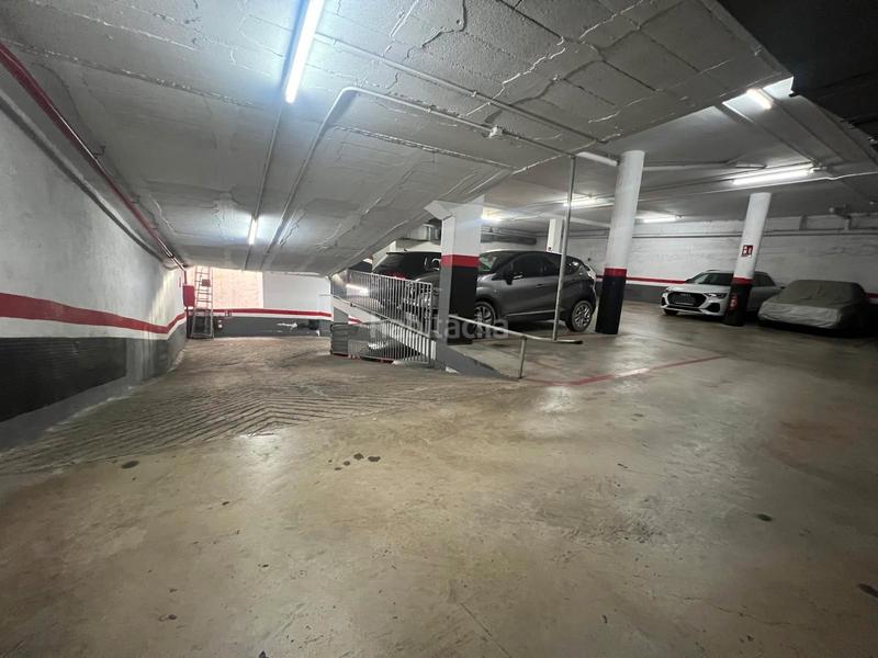 Foto 6b10b463-8332-4103-904e-e56f3e00a4ad. Parking voiture dans El Camp de l´Arpa del Clot Barcelona