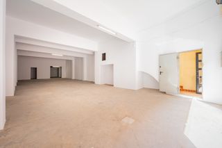 Nave industrial  Carrer de barcelona. Local en venta en el prat de llobregat