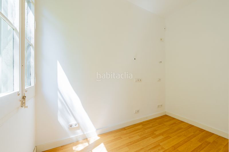 Foto 27ee0748-6b0c-4ce8-b19e-b28661d4206c. Flat in plaça de Sants 9 in Sants Barcelona
