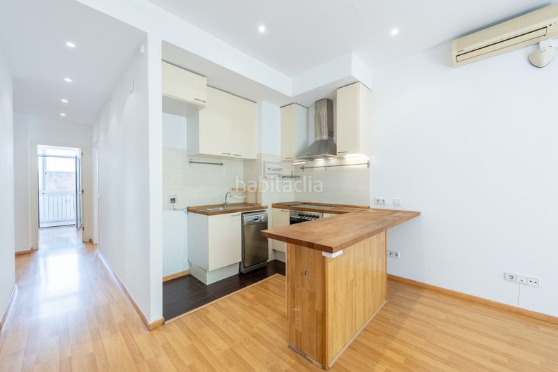 Foto da507f71-f58e-4109-bd5b-ff95d5072e2a. Flat in plaça de Sants 9 in Sants Barcelona