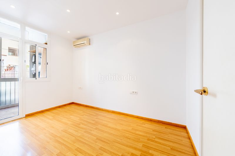 Foto e3db70c3-1aa6-472f-81f4-ae46af360f14. Flat in plaça de Sants 9 in Sants Barcelona