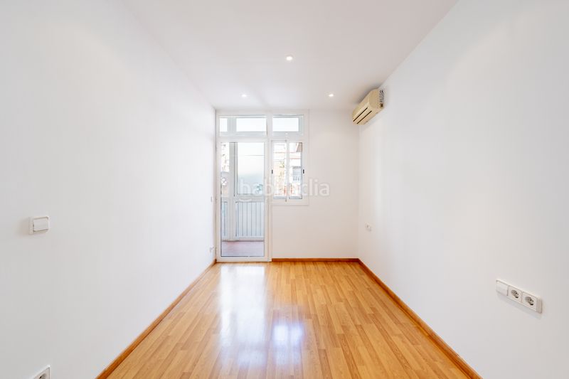 Foto f6af0d56-893a-4400-bdf2-c3dbe78089fb. Flat in plaça de Sants 9 in Sants Barcelona