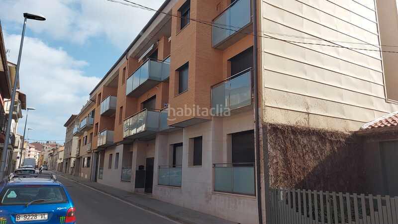 Foto 10d992b1-b37f-4f66-9f67-a324c78ba011. Parking coche en Manlleu