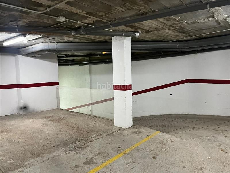 Foto ebca0363-2d61-496a-ac62-097e183c4032. Aparcament cotxe a comerc a Guardiola de Berguedà