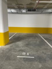Car parking  Carrer joaquim amat-piniella. Plaza de párquing  horta  vall dhebrón