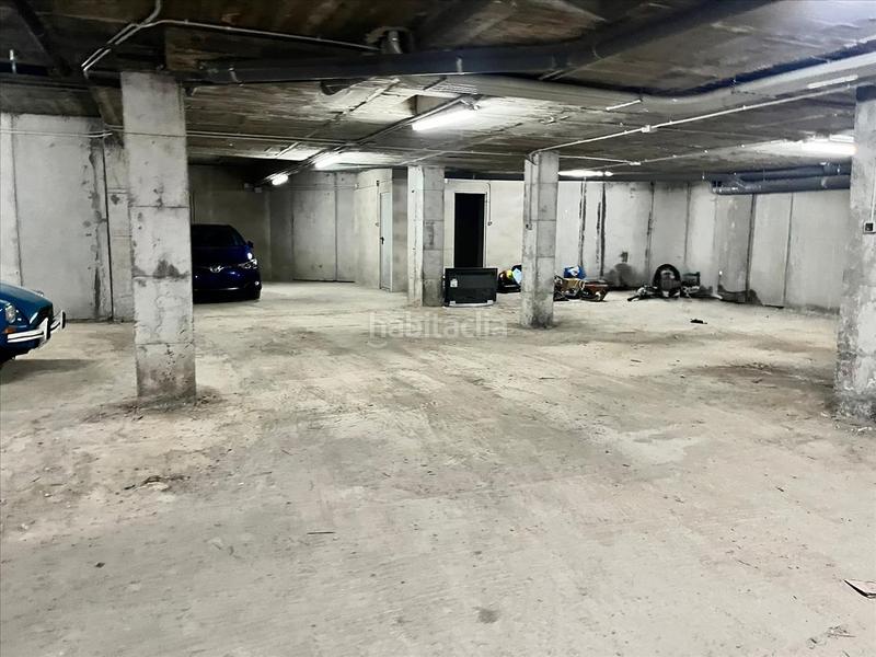 Foto 5226a89f-e5ba-4c07-a34a-4e7d09a7ae2e. Aparcament cotxe a comerc a Guardiola de Berguedà