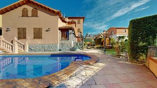 Casa  Carrer verge de montserrat, 17, els hostalets de balenyà, spain. Casa en hostalets de balenyà  con piscina privada