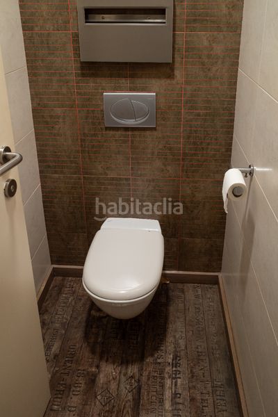 Foto 8a882ae8-ed54-4e0e-9ba3-bc99123f7e1a. Alquiler local comercial en Centre Badalona