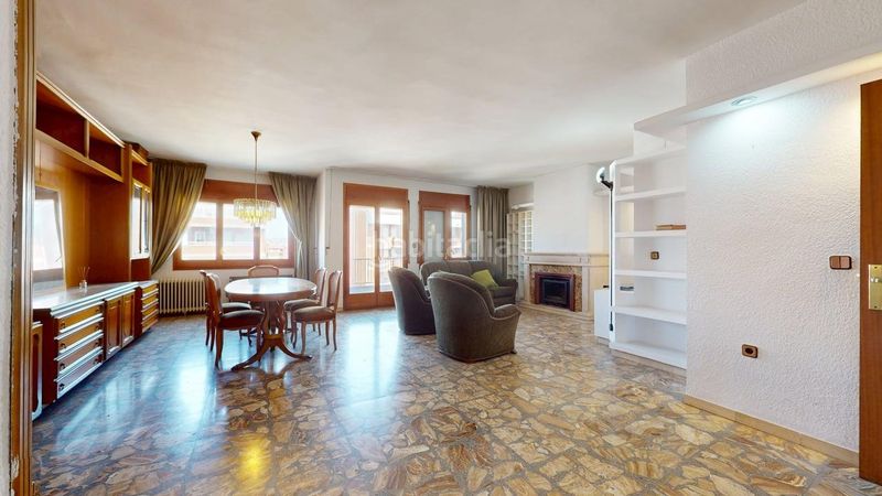 Foto 03dd8c61-8298-4498-ba73-dd9b3d25c38c. Flat with fireplace heating parking in Eixample Sabadell