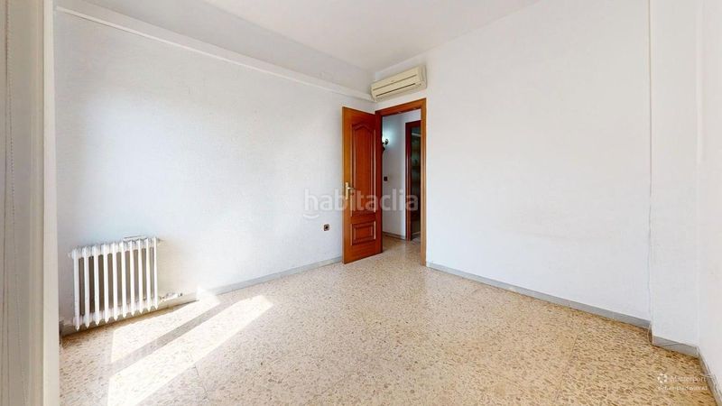 Foto 0da463ce-914e-4744-a466-ff85ac43eed0. Flat with fireplace heating parking in Eixample Sabadell
